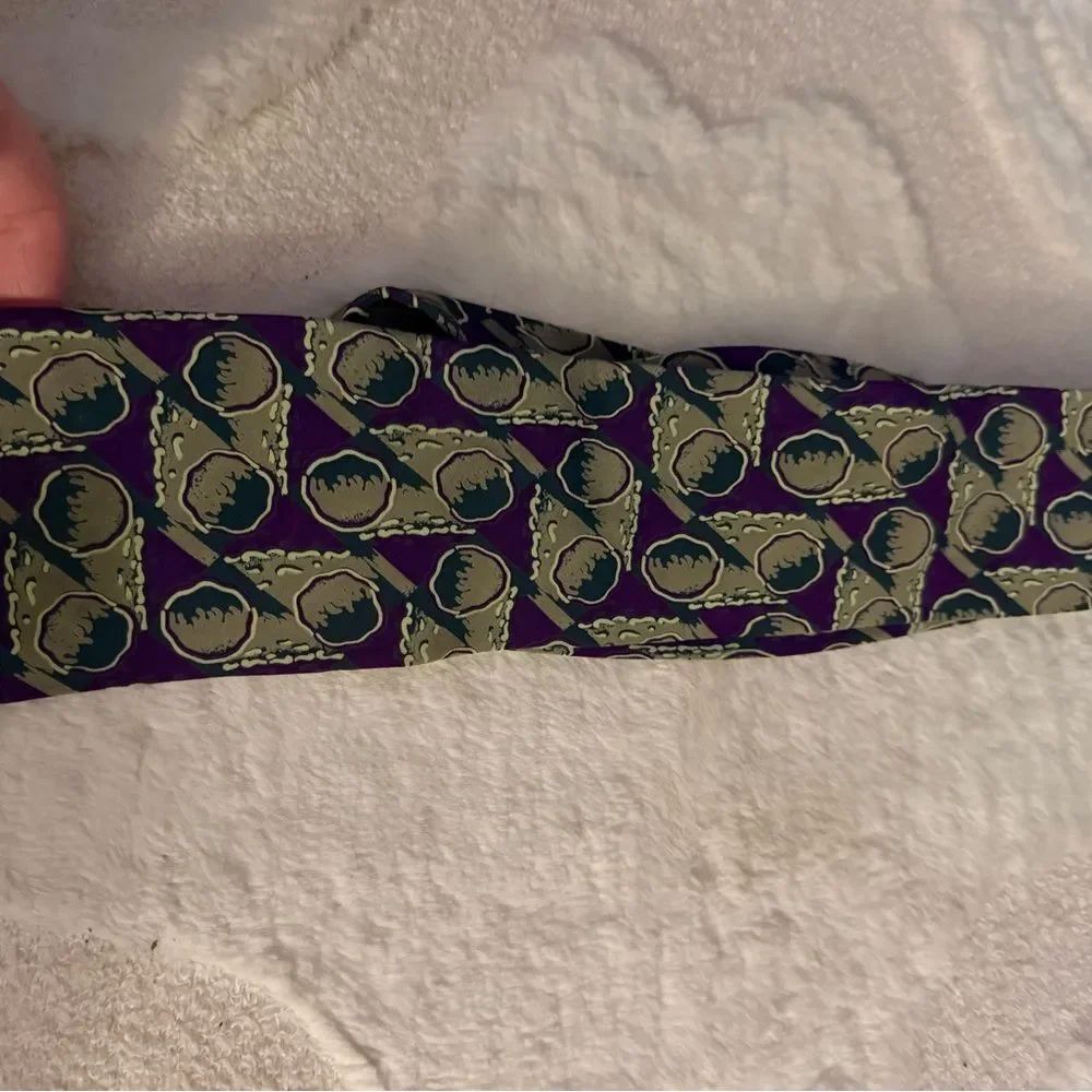 Abstract Wave Pattern Silk Tie in Purple and Olive